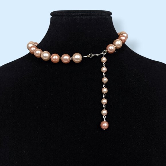 (2/$20) Vintage Peach & Pink Faux Pearl Choker Necklace - Picture 4 of 5